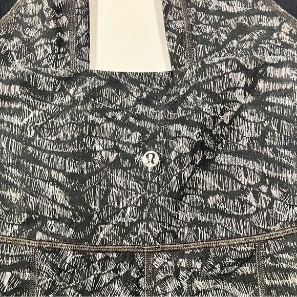 Lululemon Wunder Under Crop High-Rise Roll Down Scallop Origami Lace Black sz 4 - Picture 7 of 8